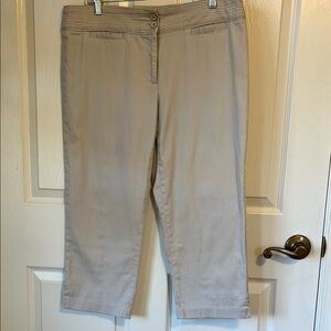 Willi Smith Beige Capri Pants